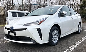 2019 Toyota Prius (ZVW50R) 1.8 Hybrid liftback (2018-12-19) 01.jpg